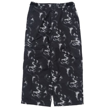 Black knee-length shorts with a gray camouflage pattern and side pockets.