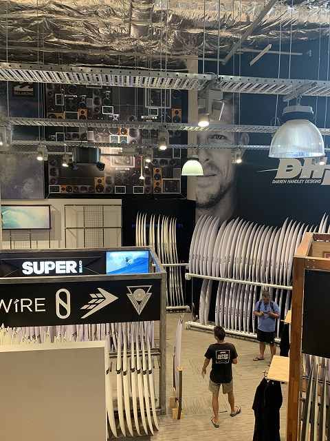 kirraSurfPic8 - SHOP NEWS | ムラサキスポーツオンラインストア 通販