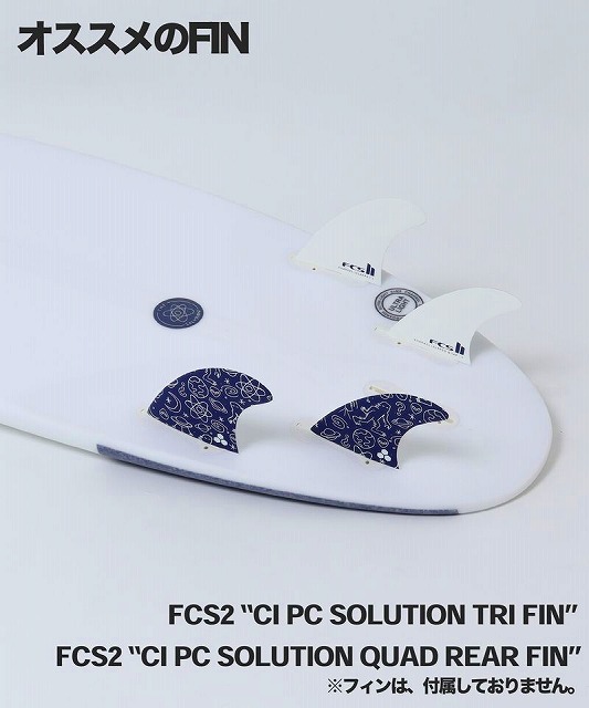 White surfboard with four fins: two blue patterned rear fins and two white front fins; Japanese text 'オススメのFIN' at top and product names 'FCS2 CI PC SOLUTION TRI FIN' and 'FCS2 CI PC SOLUTION QUAD REAR FIN' with a note that fins are not included.